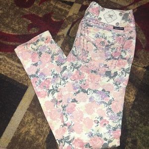 ✨Miss Me Floral Print Cuff Skinny Jeans✨